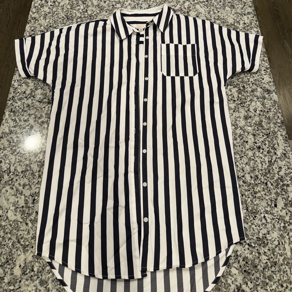 New Day button down shirt. Gently used. Size small
